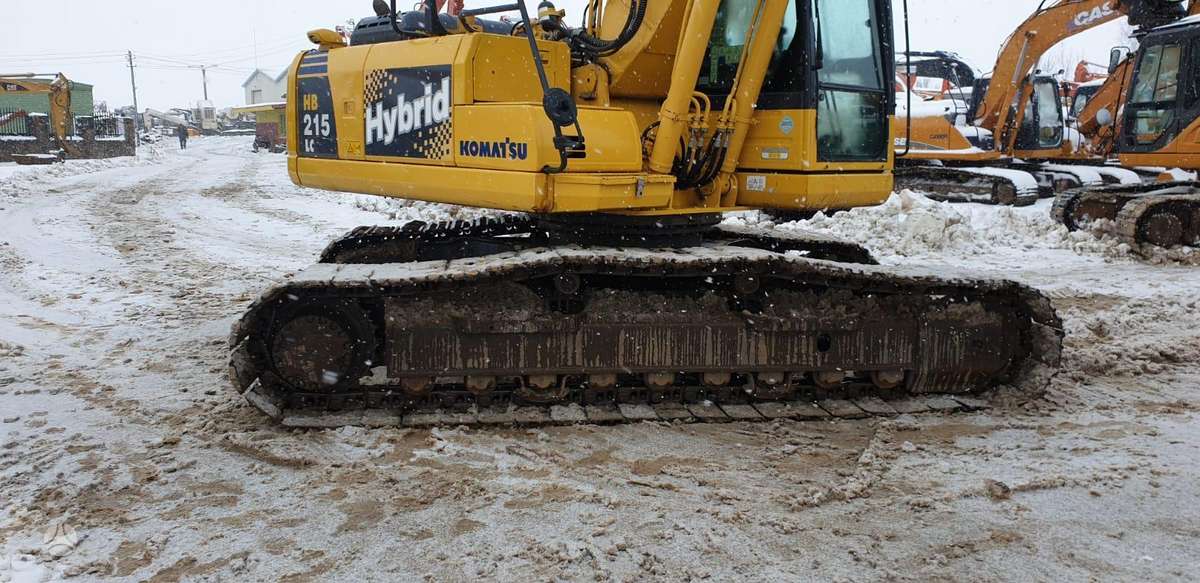 Komatsu HB215, ekskavatori