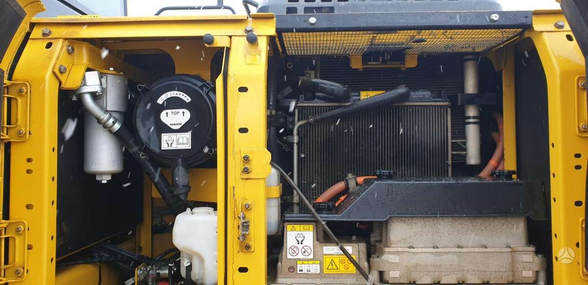 Komatsu HB215, excavator