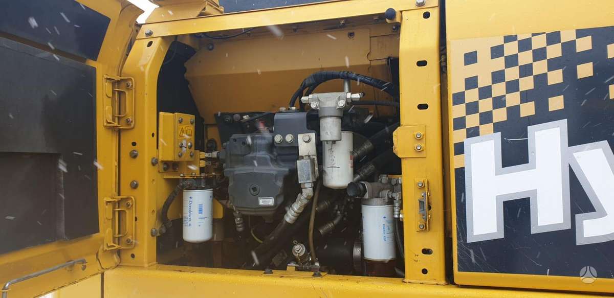Komatsu HB215, экскаваторы