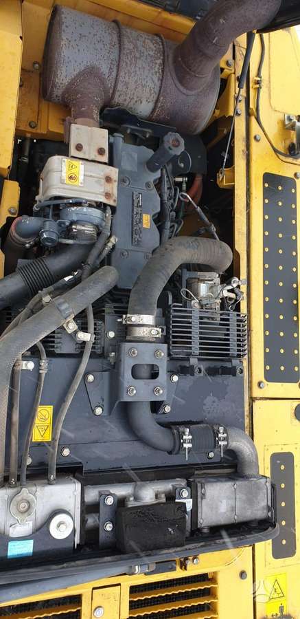Komatsu HB215, ekskavatori