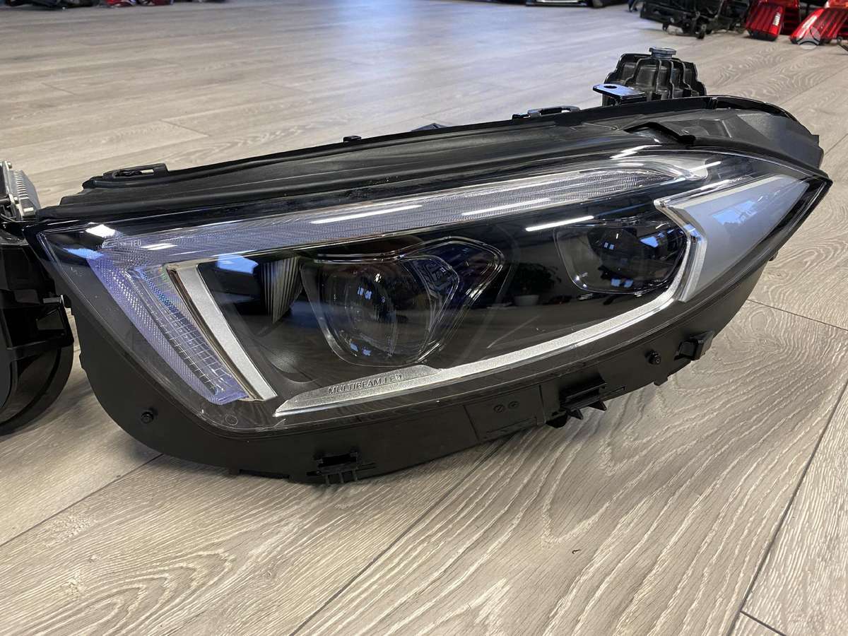 Mercedes-Benz CLS klasė lights