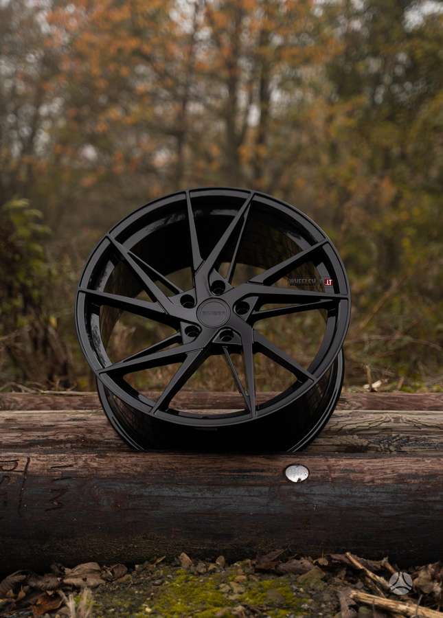 RIVIERA RF109 Gloss Black Flow Formed, легкосплавные , R20