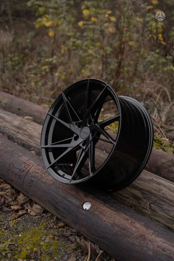 RIVIERA RF109 Gloss Black Flow Formed, легкосплавные , R20