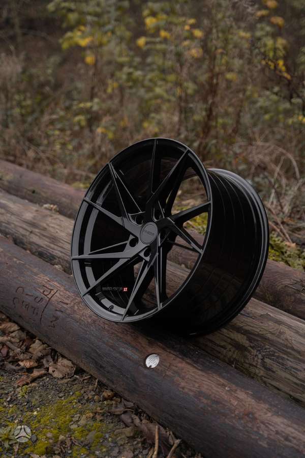 RIVIERA RF109 Gloss Black Flow Formed, легкосплавные , R20