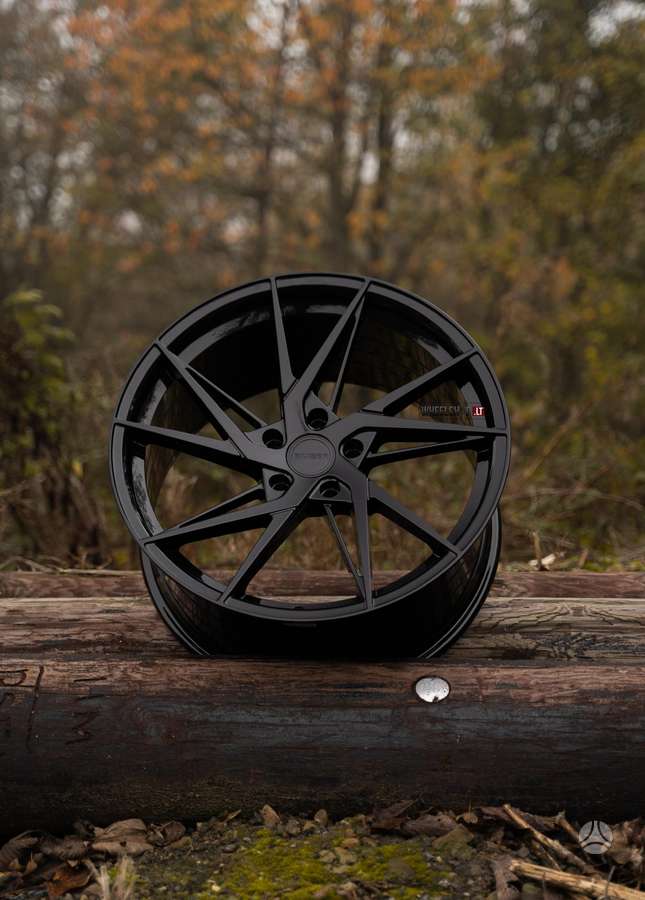 RIVIERA RF109 Gloss Black Flow Formed, легкосплавные , R20