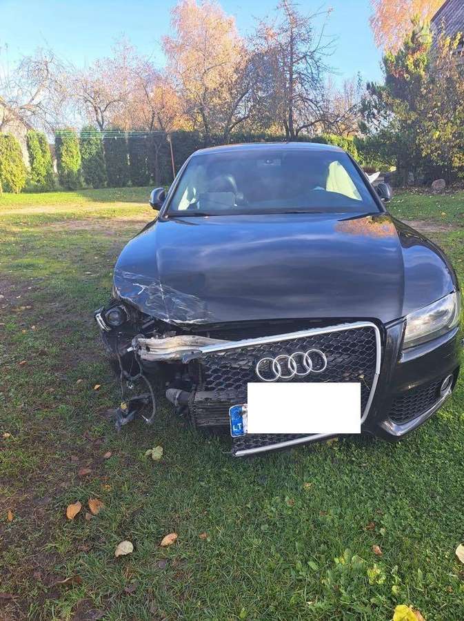 Audi A5 for parts. Dalimis