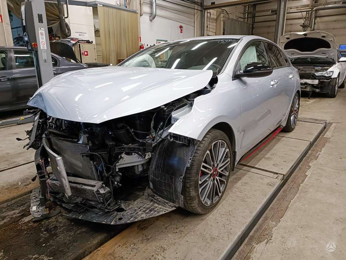 Kia ProCeed for parts