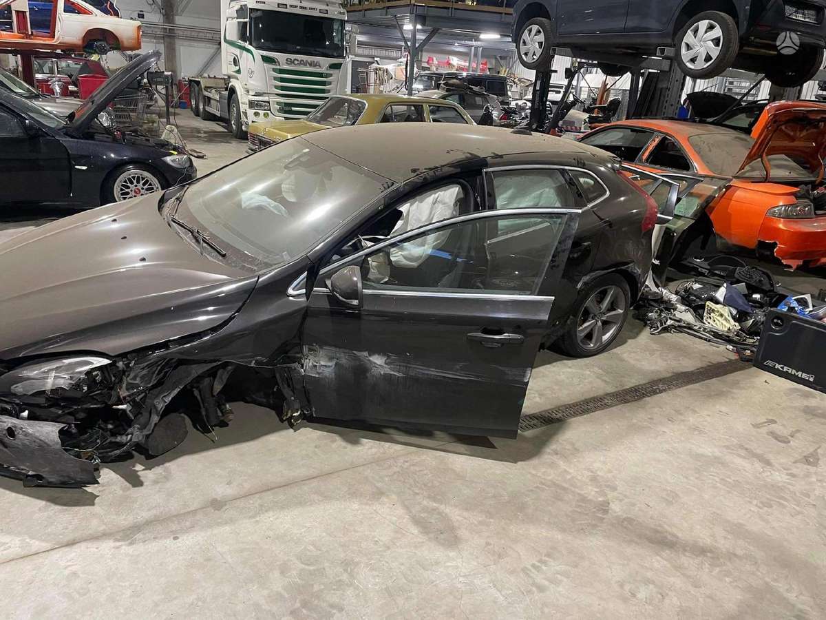Volvo V40 по частям. Europa