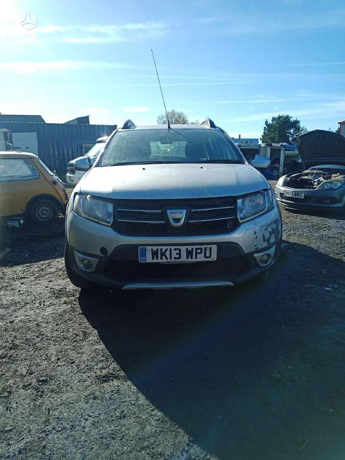 Dacia Sandero dalimis