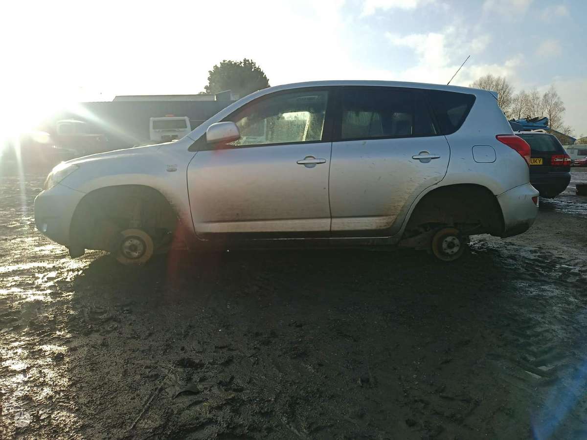 Toyota RAV4 dalimis