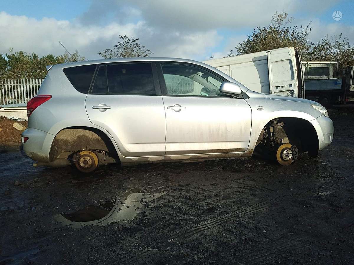 Toyota RAV4 по частям