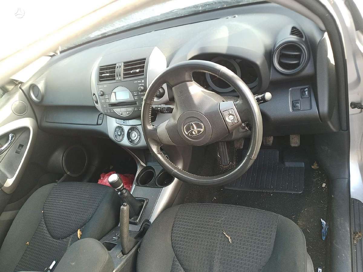 Toyota RAV4 dalimis