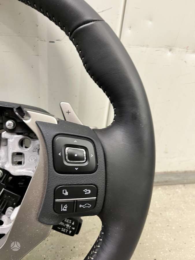 Lexus NX 300h steering wheel