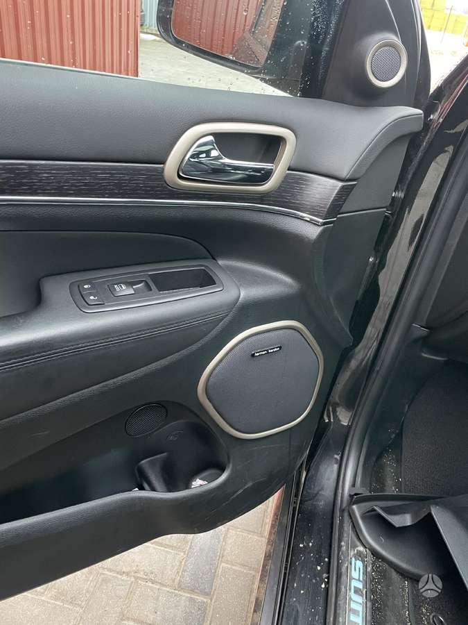 Jeep Grand Cherokee dalimis
