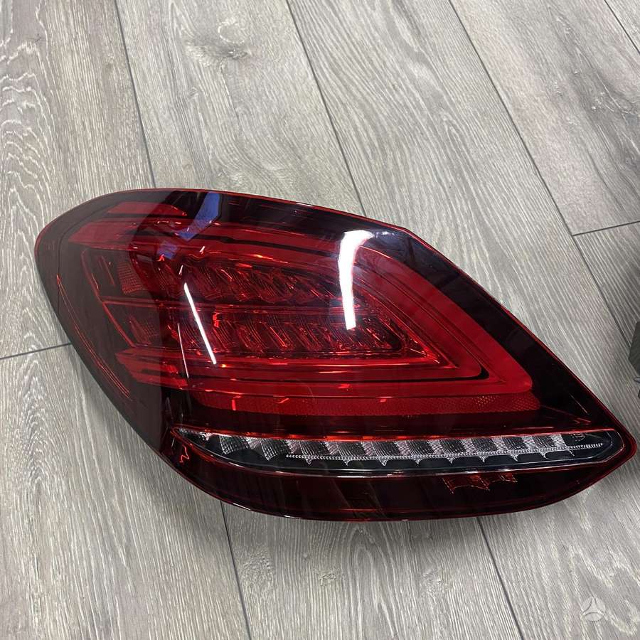 Mercedes-Benz C klasė lights