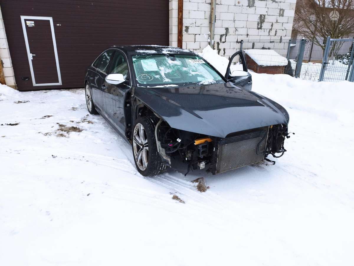 Audi S8 for parts