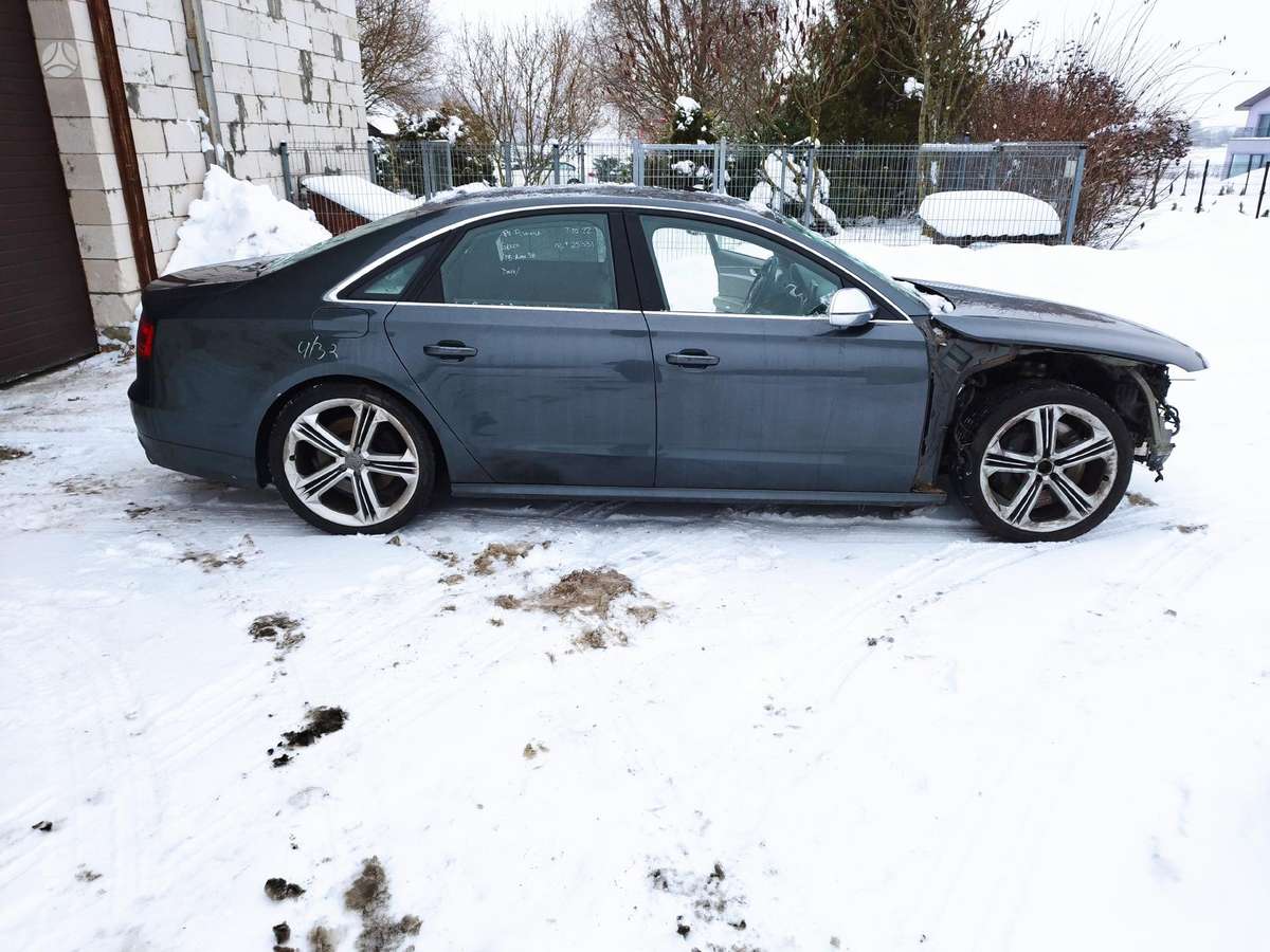 Audi S8 for parts