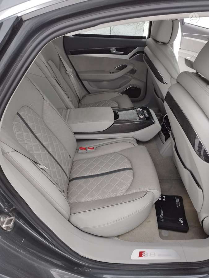 Audi S8 dalimis