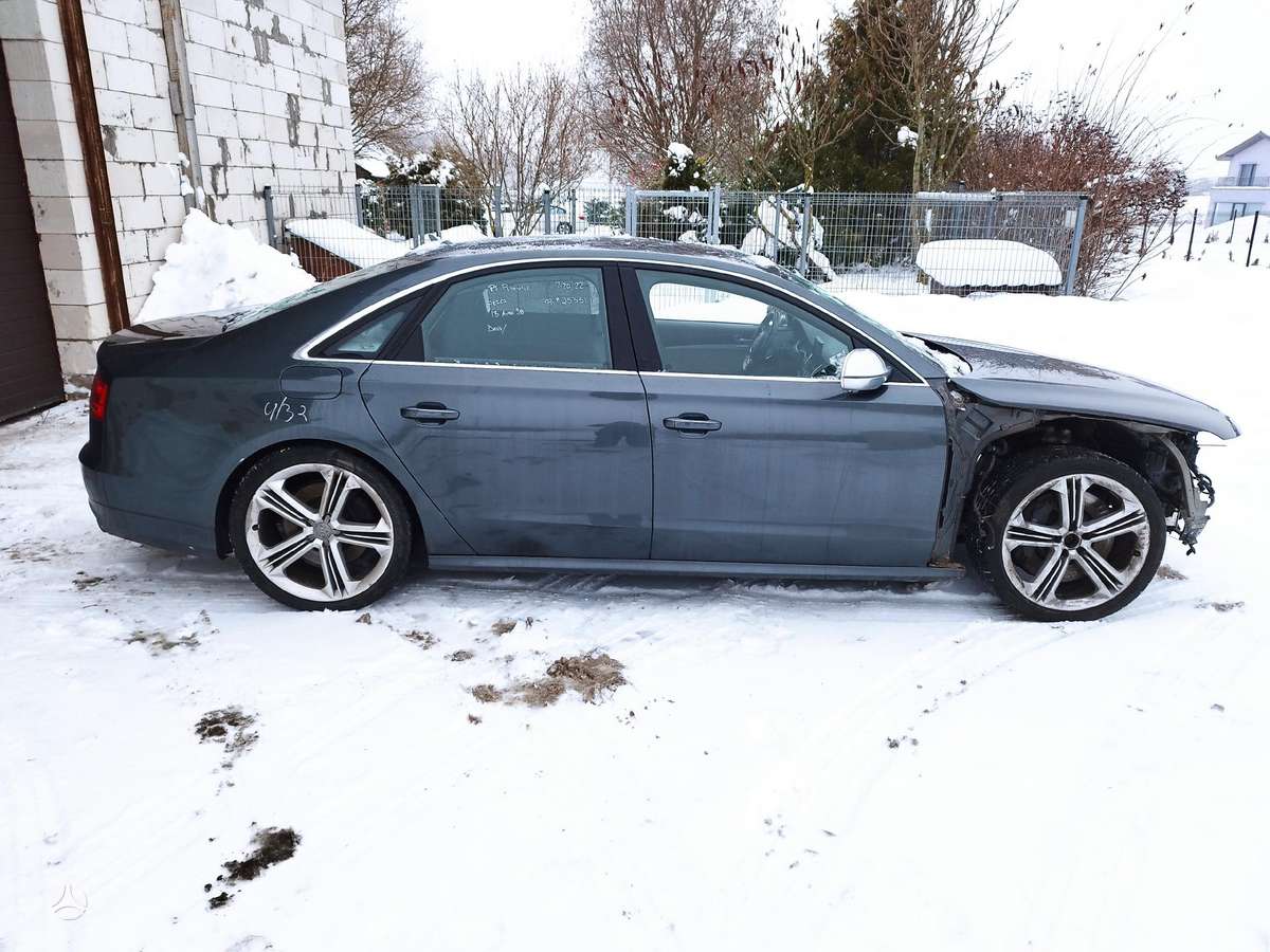 Audi S8 for parts
