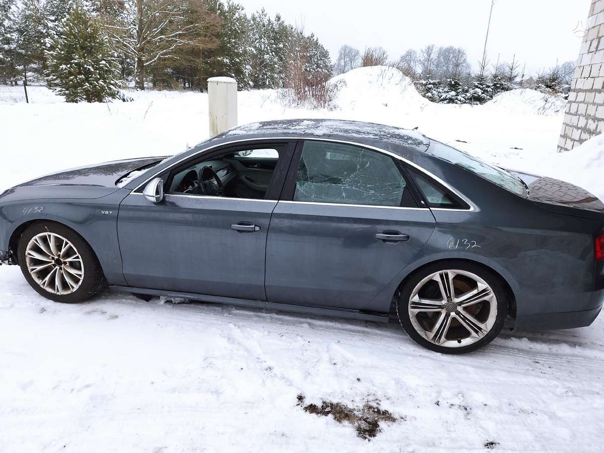 Audi S8 for parts