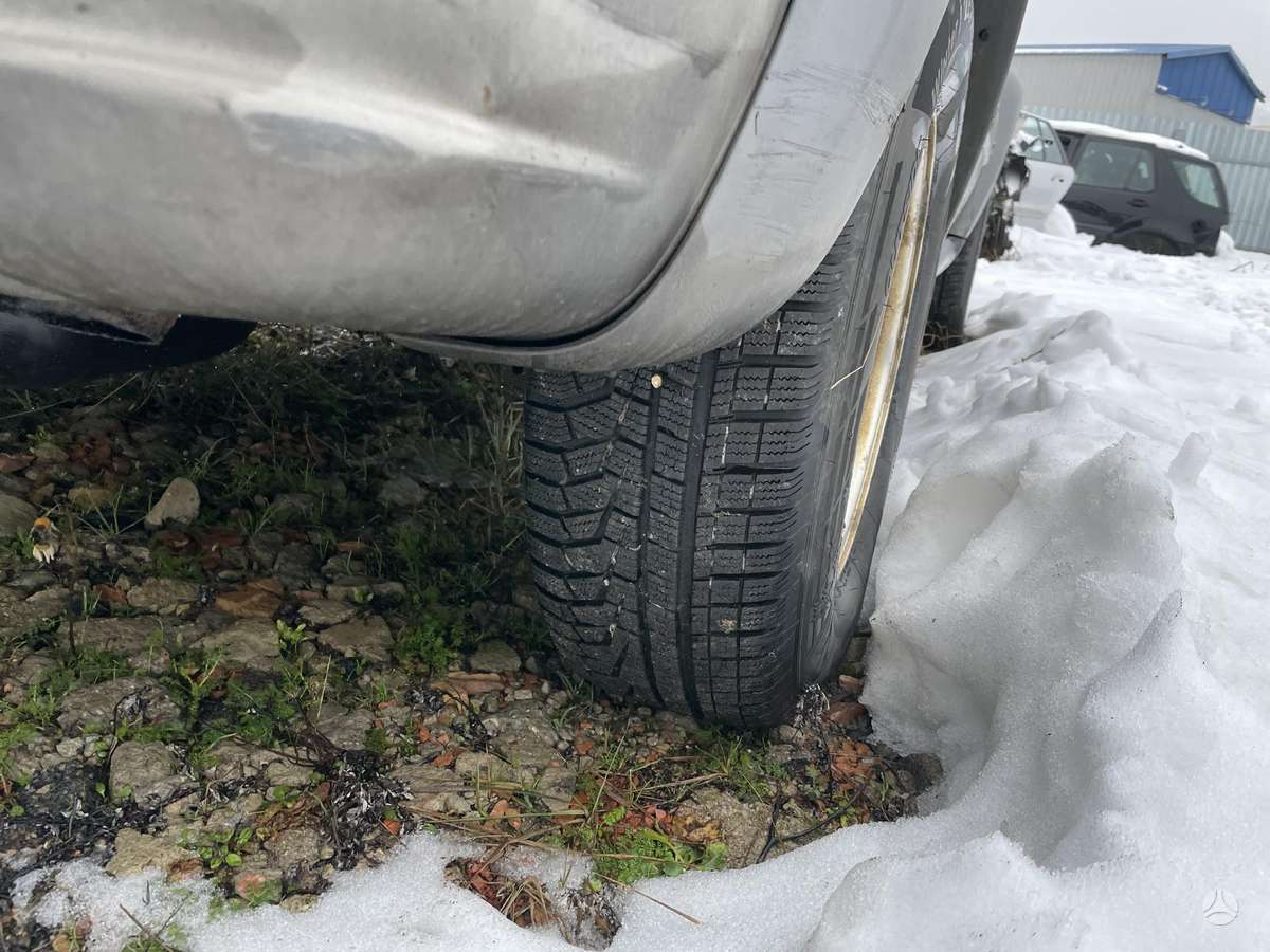 Jeep Cherokee по частям. Apynaujos padangos
