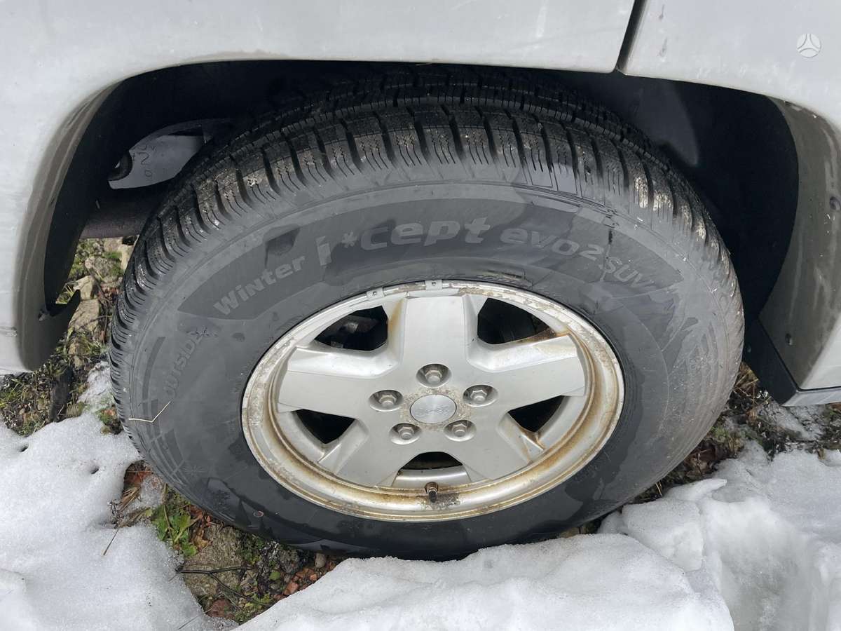 Jeep Cherokee по частям. Apynaujos padangos