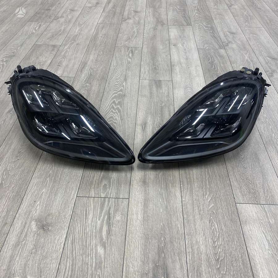 Porsche Cayenne lights