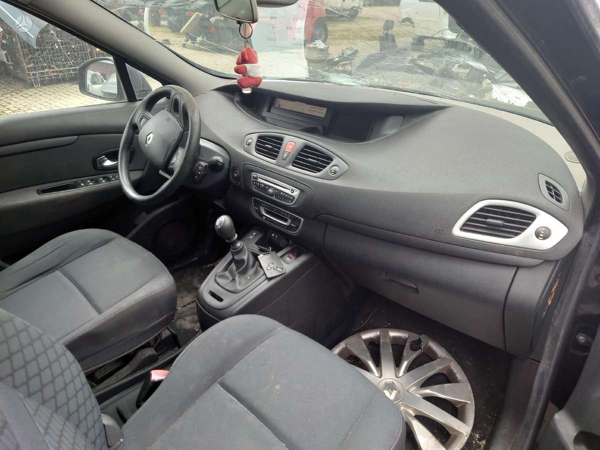 Renault Grand Scenic dalimis