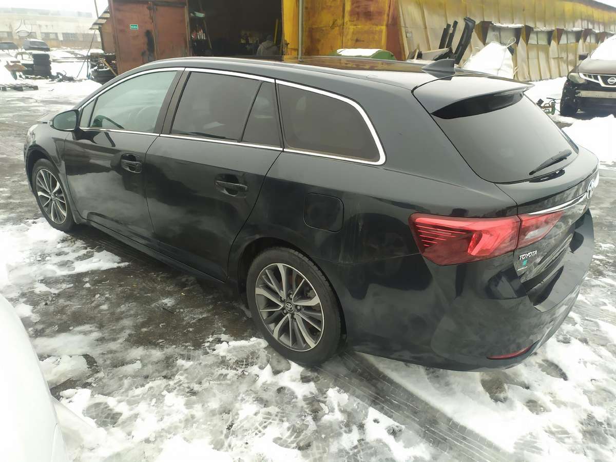 Toyota Avensis по частям
