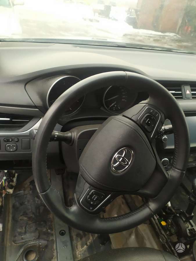 Toyota Avensis dalimis