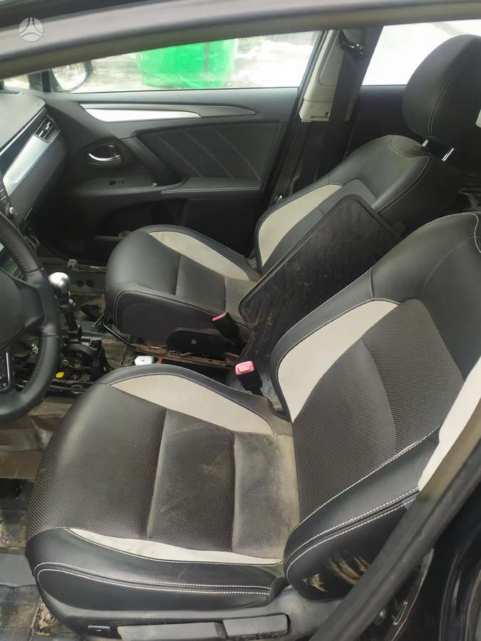 Toyota Avensis по частям