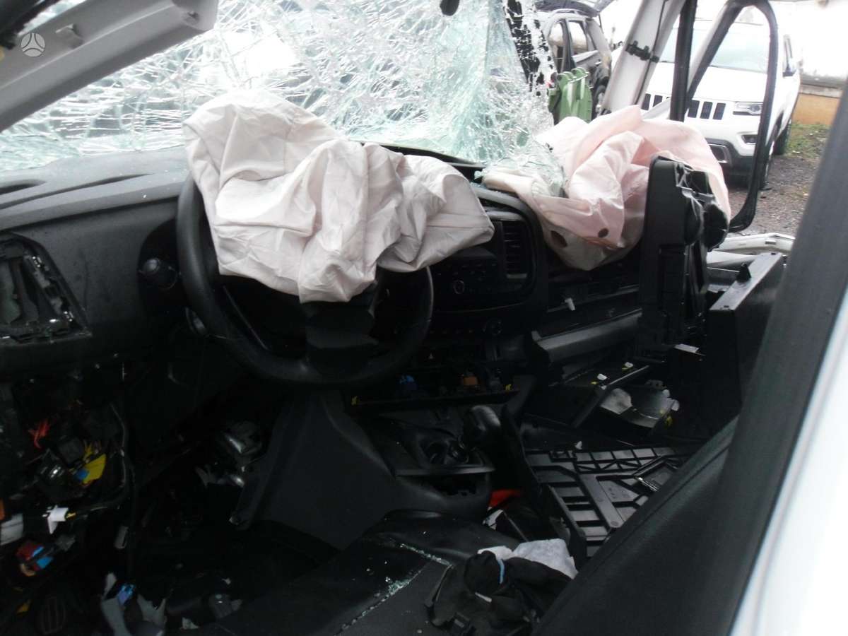 Opel Vivaro по частям