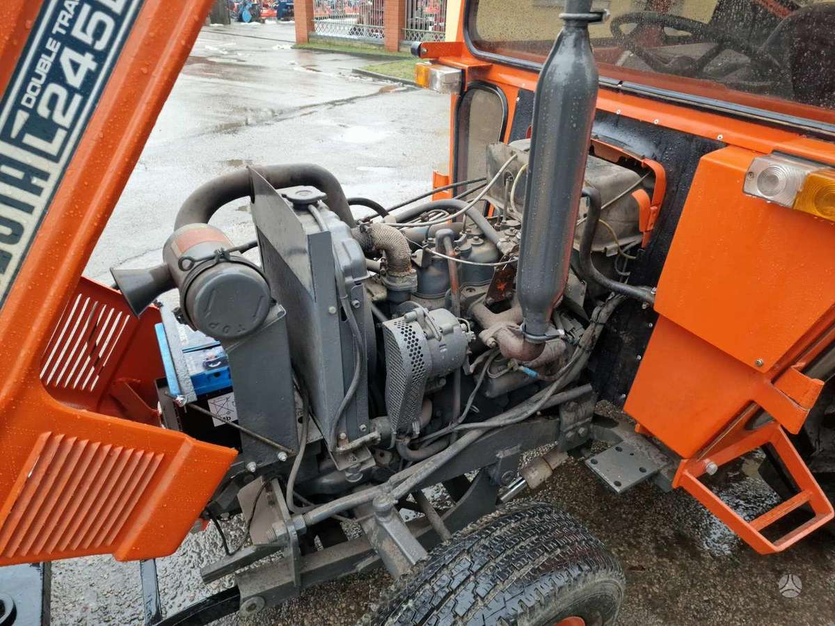 Kubota L245dt, traktoriai