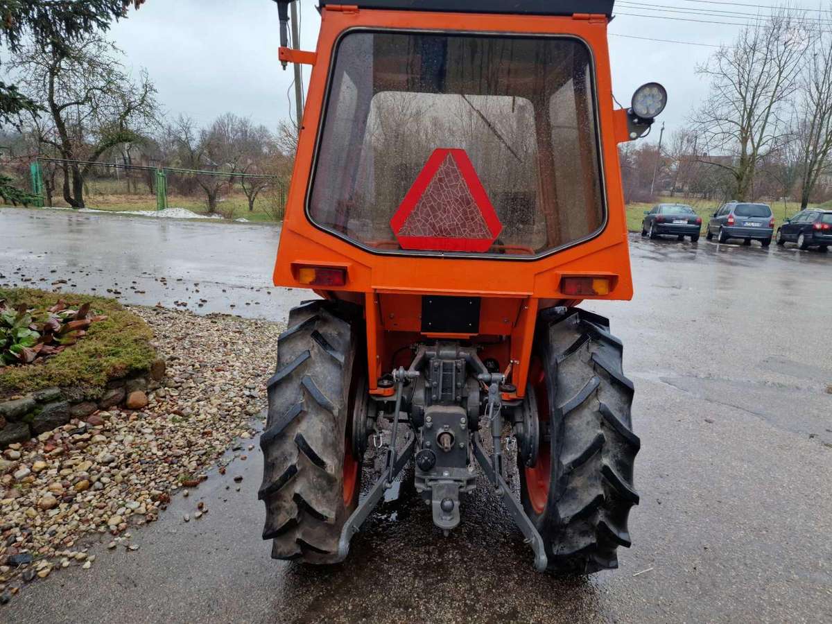 Kubota L245dt, traktoriai