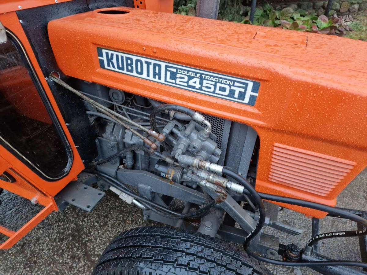 Kubota L245dt, traktoriai