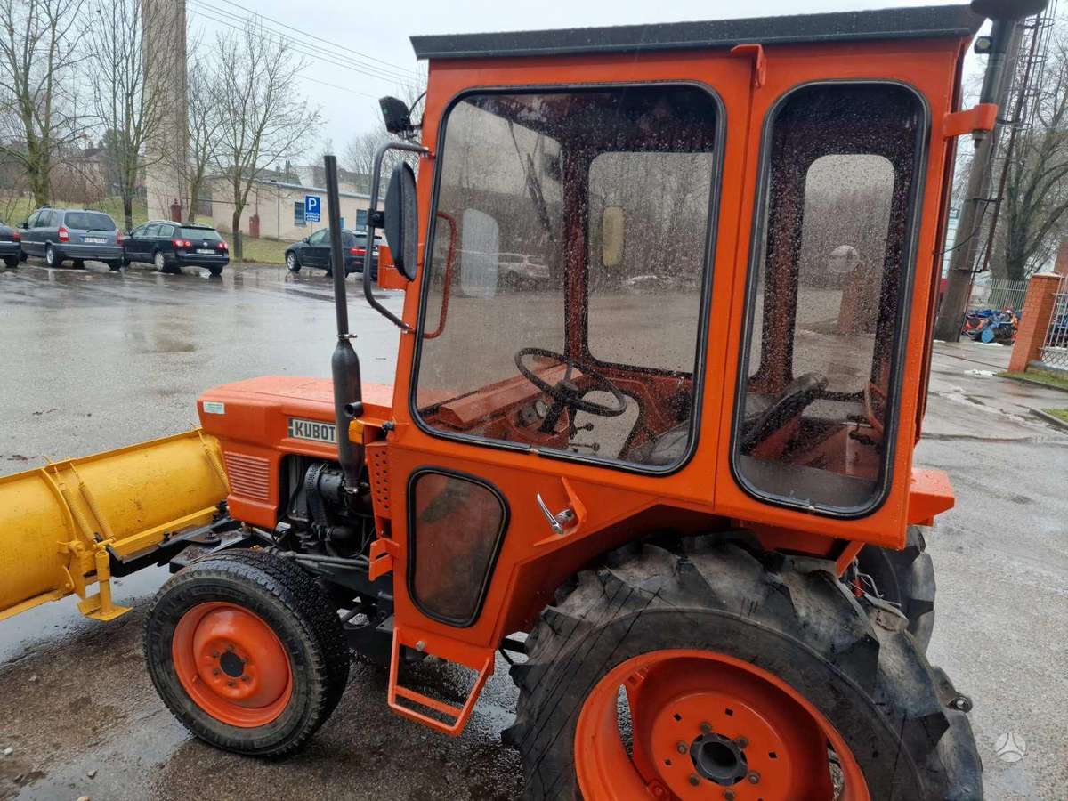 Kubota L245dt, traktoriai