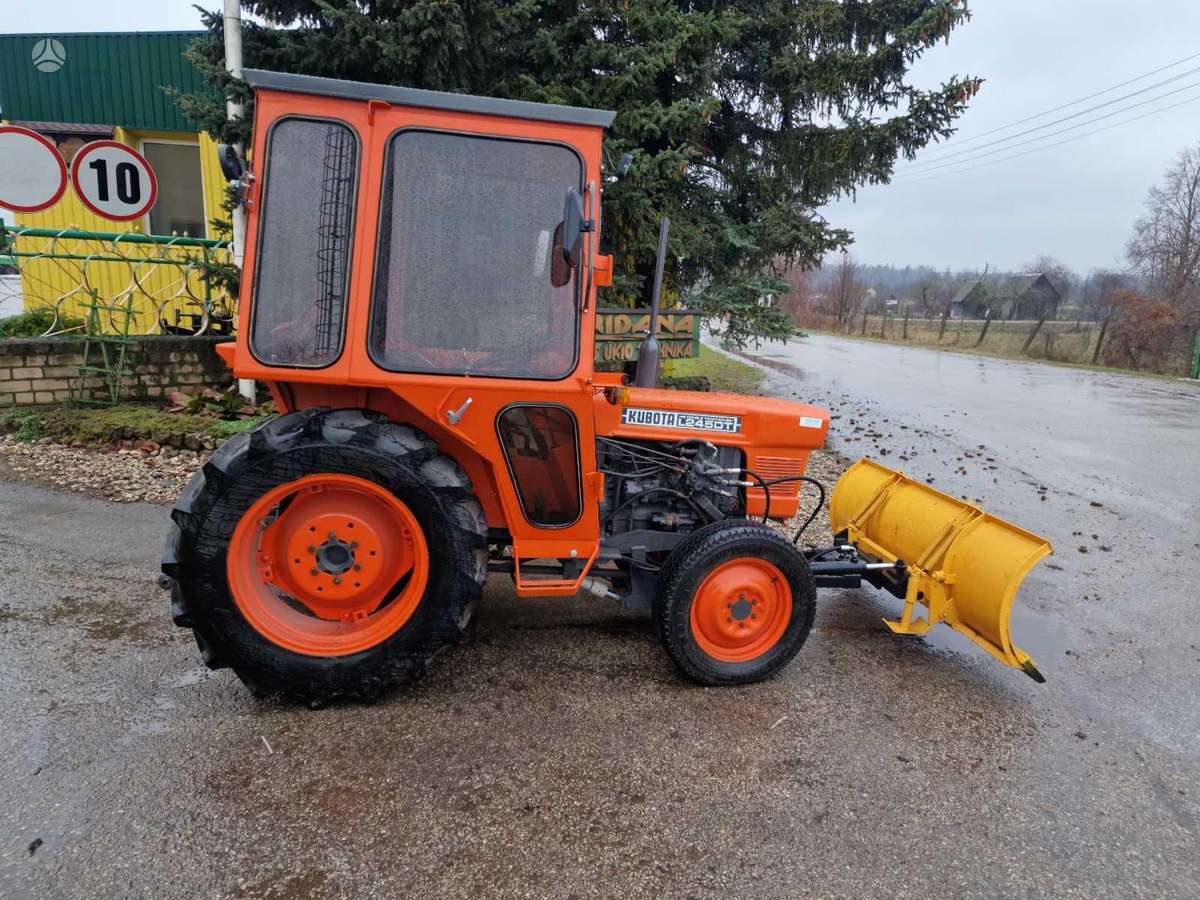 Kubota L245dt, traktoriai