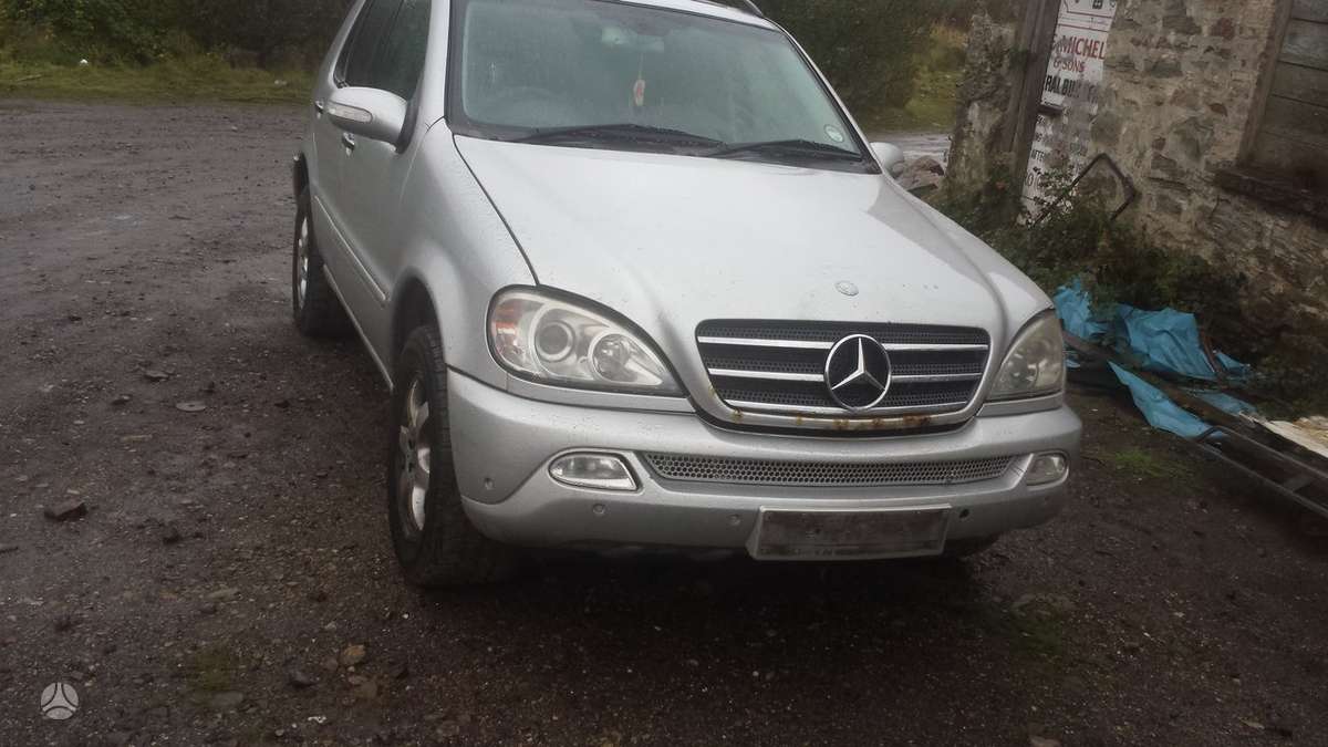 Mercedes-Benz ML500 Masina dalimis