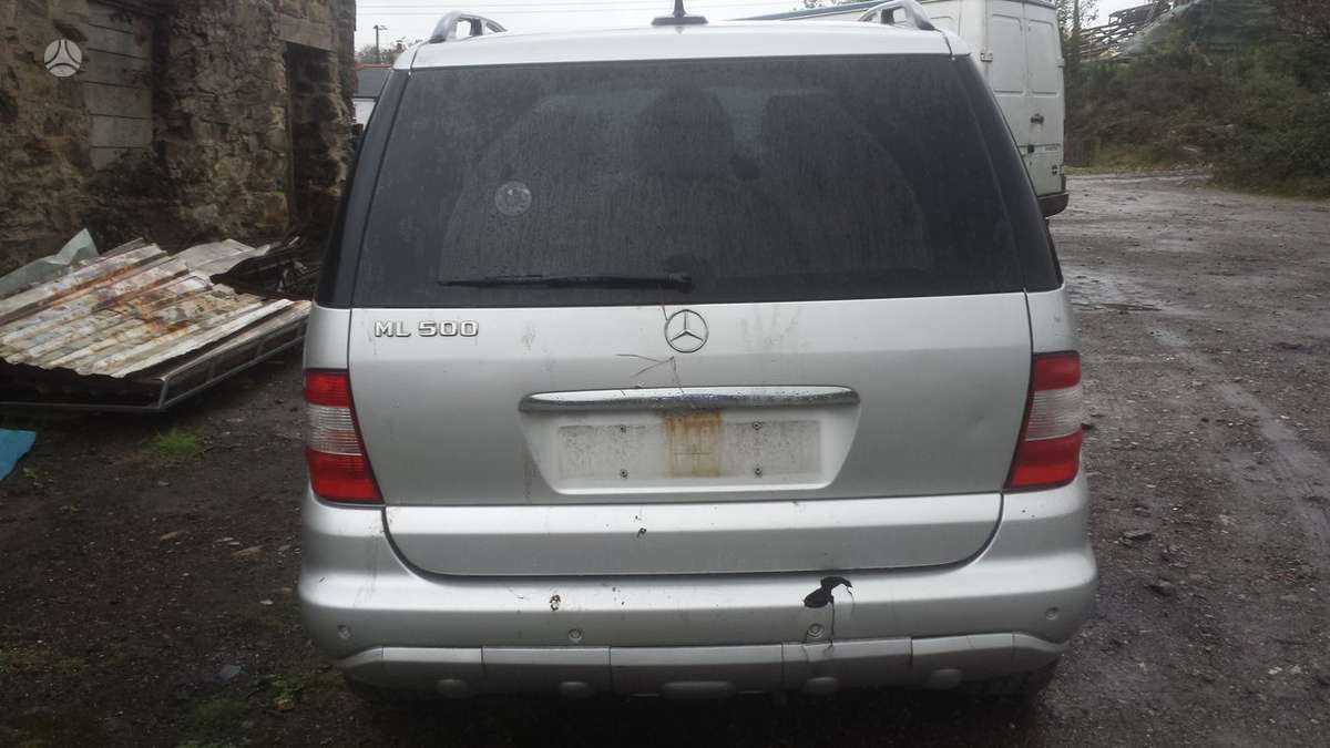 Mercedes-Benz ML500 Masina dalimis