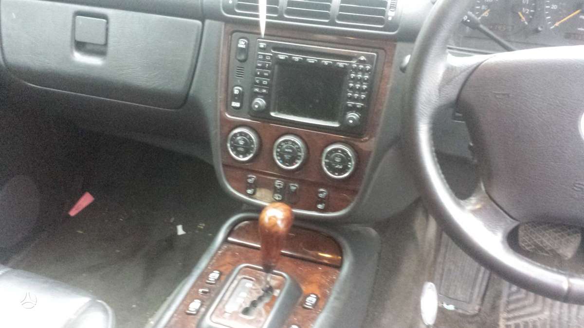 Mercedes-Benz ML500 Masina dalimis