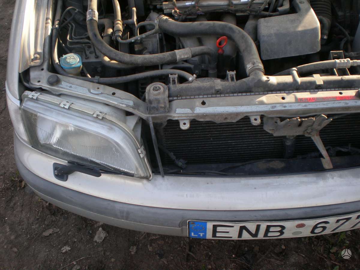 Volvo S40 dalimis. B42045 b41849