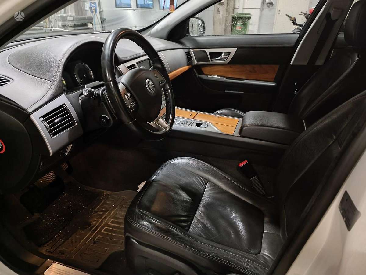 Jaguar XF по частям