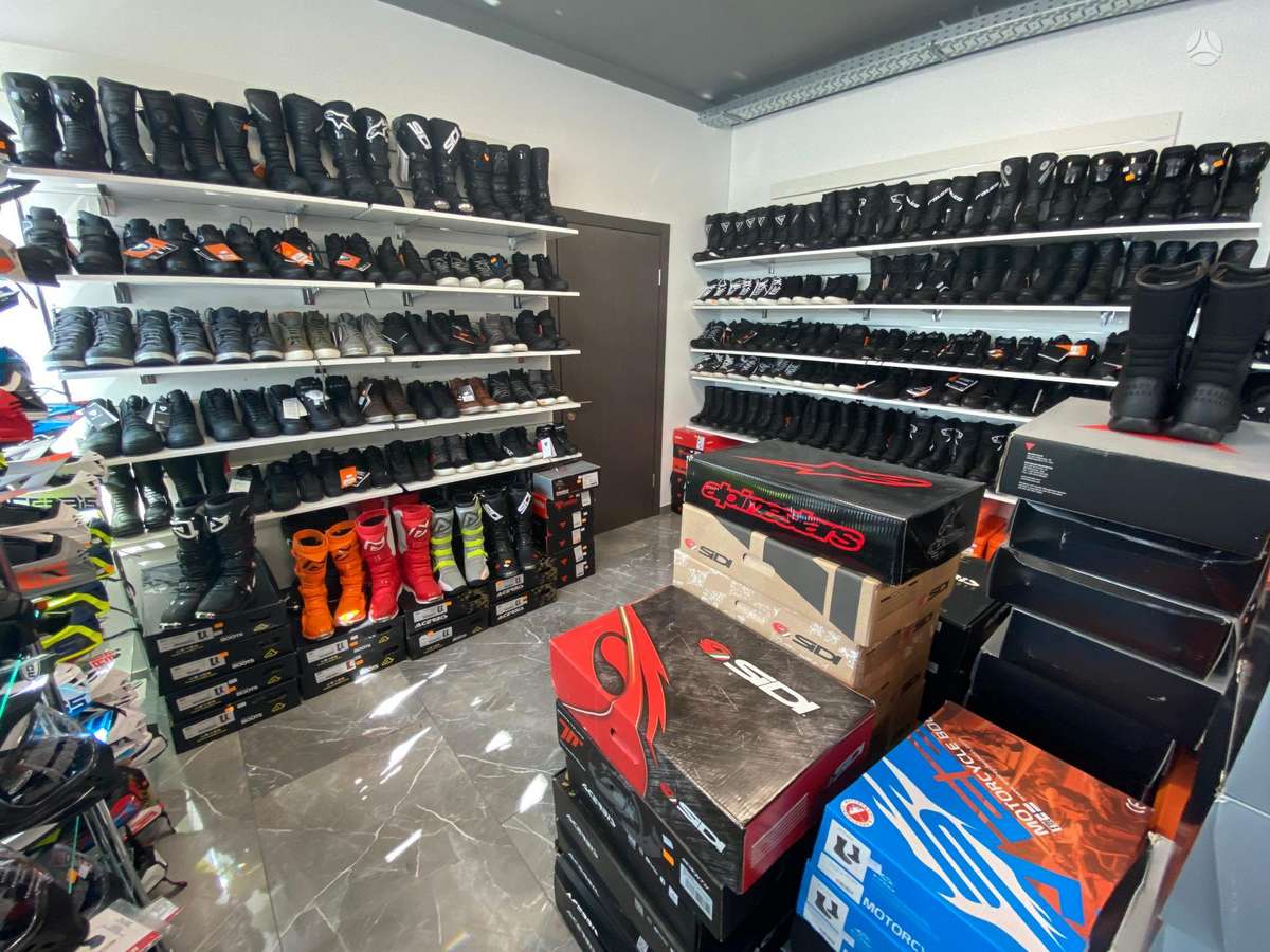Modeka Violetta Lady, touring