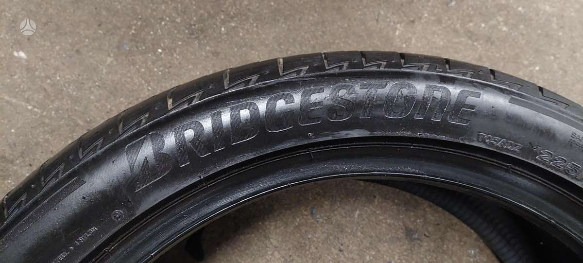 Bridgestone, vasaras 225/45 R19