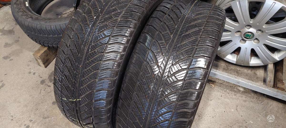 Goodyear, all-season 245/45 R18