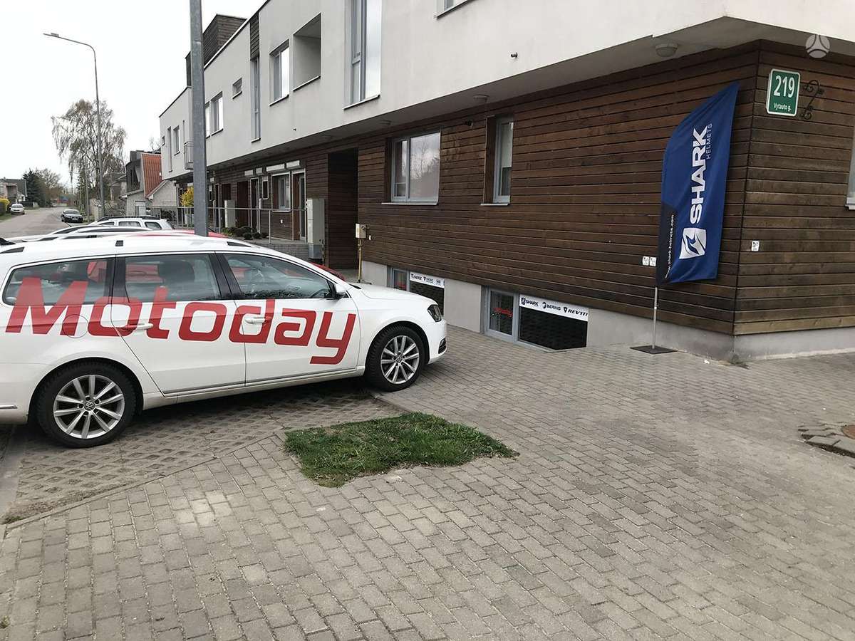 REVIT Arrow, touring / street