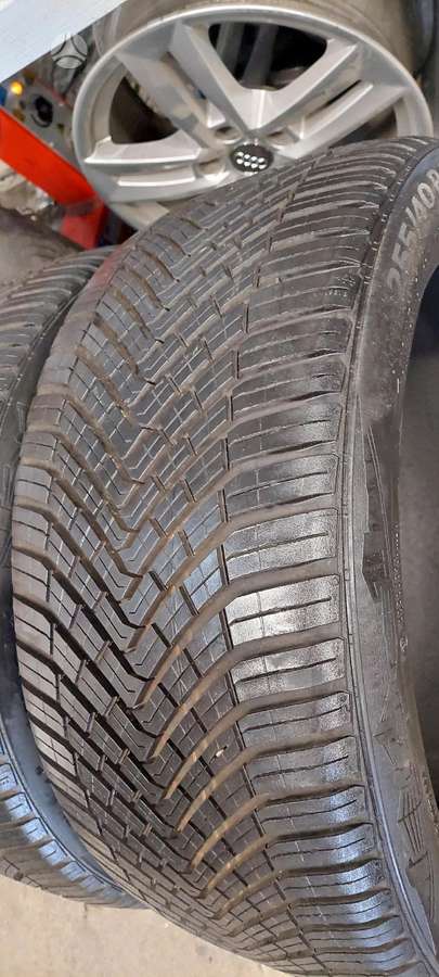 Continental, всесезонные 255/40 R19