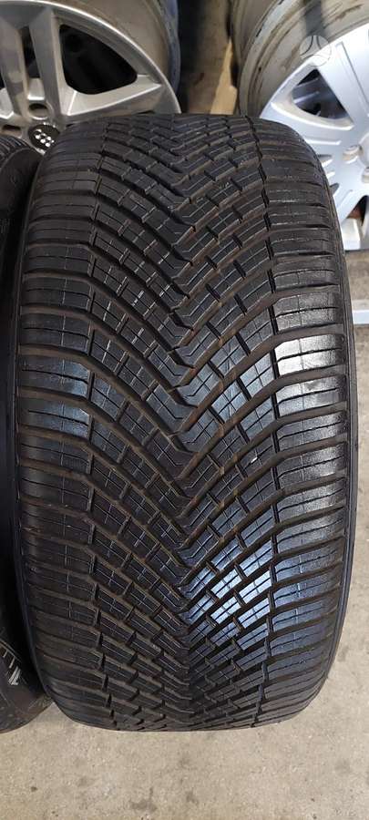 Continental, all-season 255/40 R19
