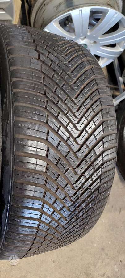 Continental, all-season 255/40 R19