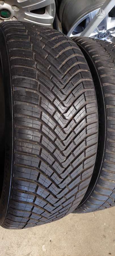 Continental, all-season 225/45 R19